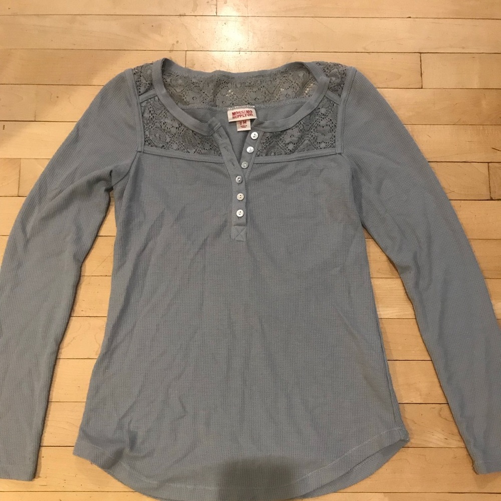 Grey long sleeve shirt